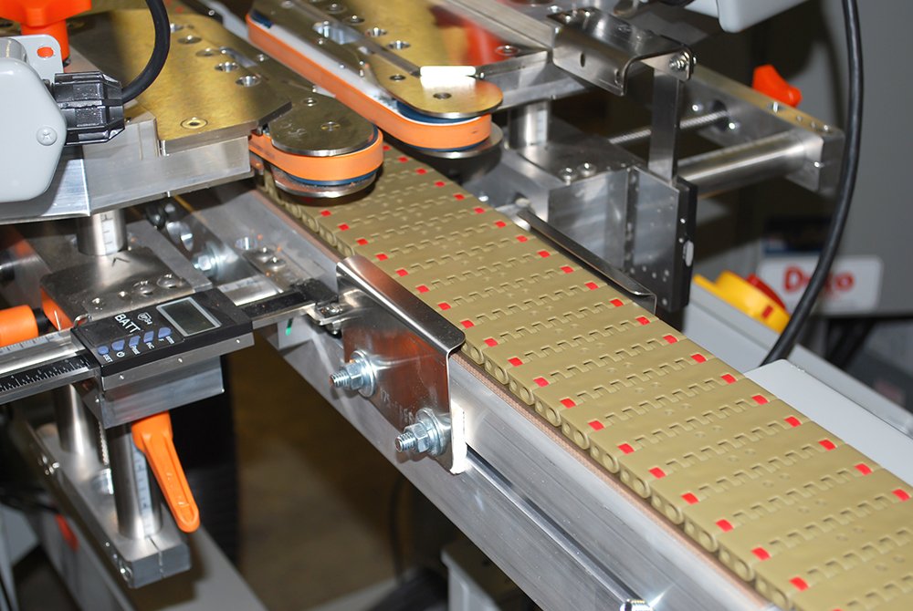 Trial-Sized Bottle Straight Running Table Top Conveyor