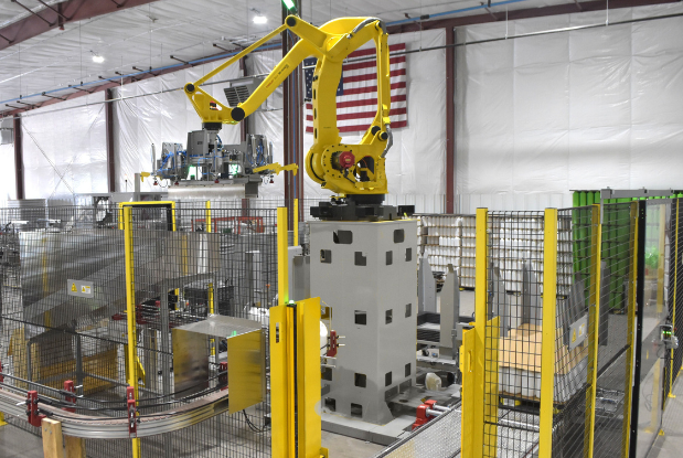 Dyco's Single-Lane Automatic Palletizer for plastic containers